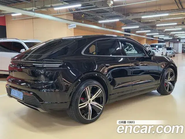 Porsche Macan EV 2026 — Photo 2/20