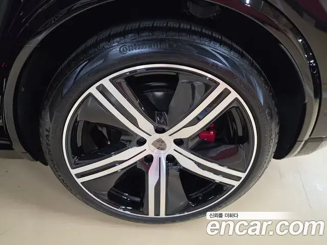 Porsche Macan EV 2026 — Photo 1/20