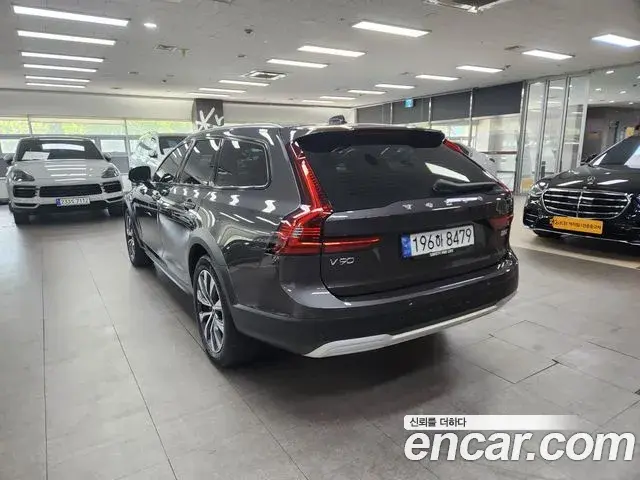 Volvo V90 Cross Country 2024 — Photo 8/20