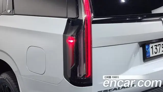 Cadillac Escalade 2022 — Photo 28/37