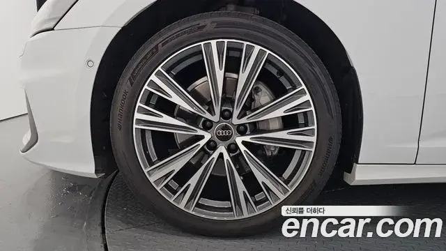 Audi A6 2022 — Şəkil 17/34