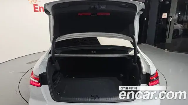 Audi A6 2022 — Şəkil 13/34