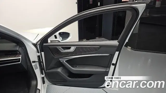 Audi A6 2022 — Şəkil 15/34