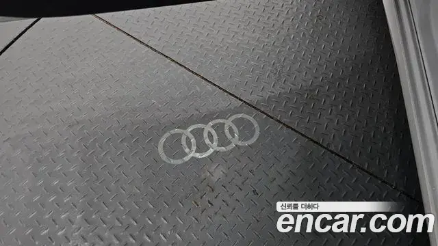 Audi A6 2022 — Şəkil 32/34