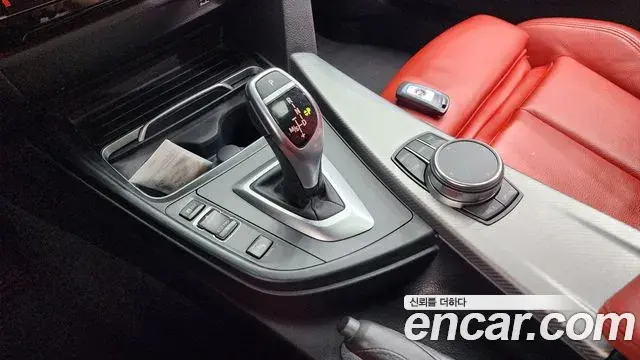 BMW 3 Series 2018 — Фото 9/20