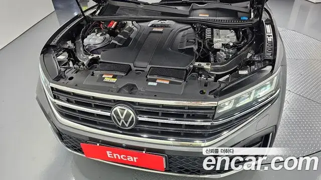 Volkswagen Touareg 2024 — Photo 1/50