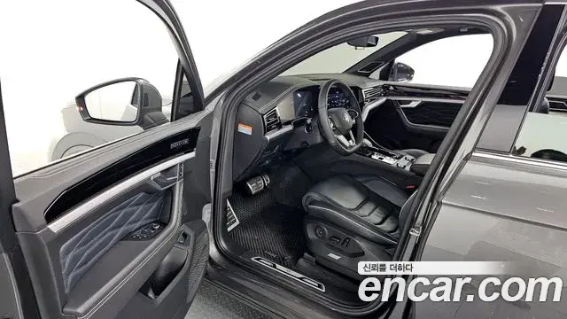 Volkswagen Touareg 2024 — Photo 30/50