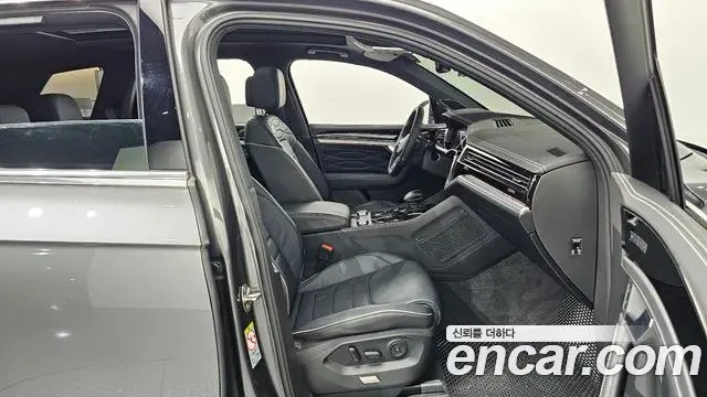 Volkswagen Touareg 2024 — Photo 32/50