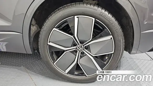 Volkswagen Touareg 2024 — Photo 18/50