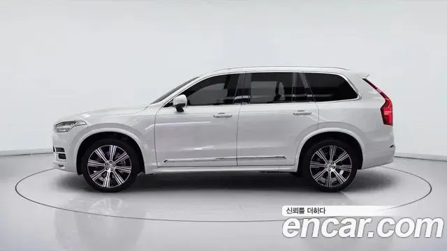 Volvo XC90 2022 — Фото 1/20
