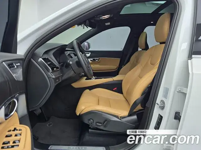 Volvo XC90 2022 — Фото 8/20