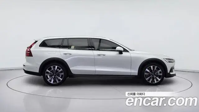 Volvo V60 Cross Country 2025 — ფოტო 3/20