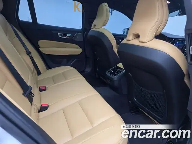 Volvo V60 Cross Country 2025 — ფოტო 16/20