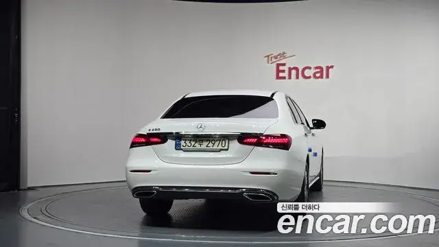 Mercedes-Benz E-Class 2023 — Фото 4/20