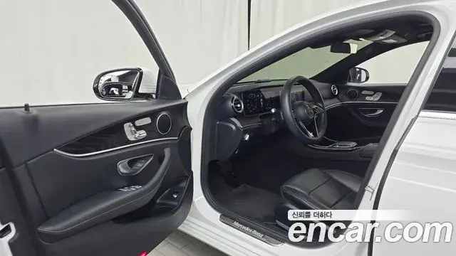 Mercedes-Benz E-Class 2023 — Фото 10/20