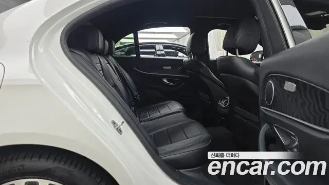 Mercedes-Benz E-Class 2023 — Фото 11/20