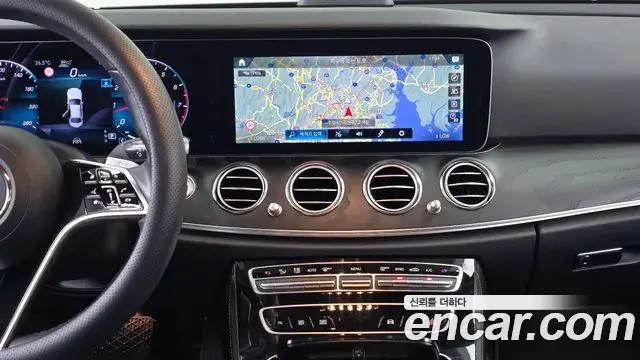Mercedes-Benz E-Class 2023 — Фото 12/20
