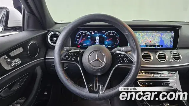 Mercedes-Benz E-Class 2023 — Фото 13/20