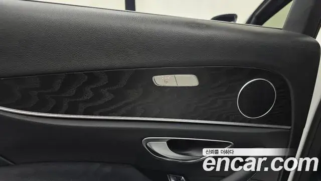 Mercedes-Benz E-Class 2023 — Фото 18/20
