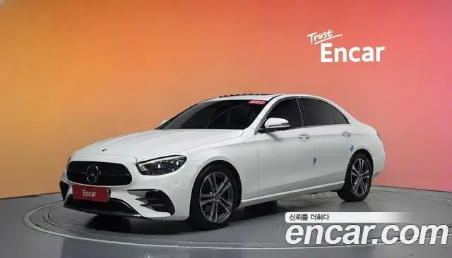 Mercedes-Benz E-Class 2023 — Фото 1/20