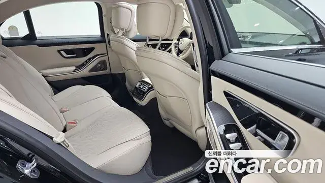 Mercedes-Benz S-Class 2025 — Фото 8/19