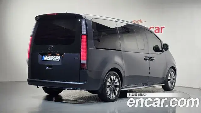 Hyundai Staria 2023 — Фото 2/20