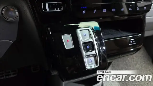 Hyundai Staria 2023 — Фото 9/20