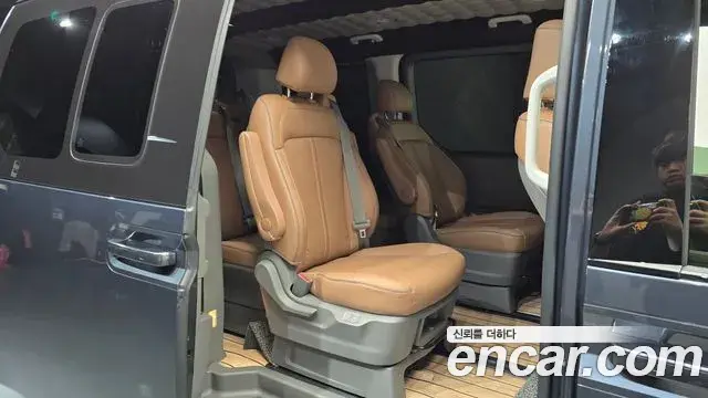 Hyundai Staria 2023 — Фото 11/20