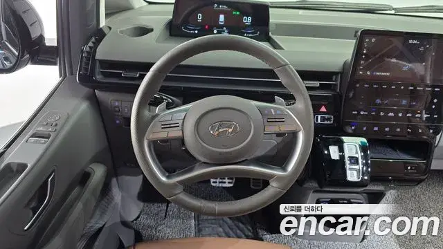 Hyundai Staria 2023 — Фото 13/20