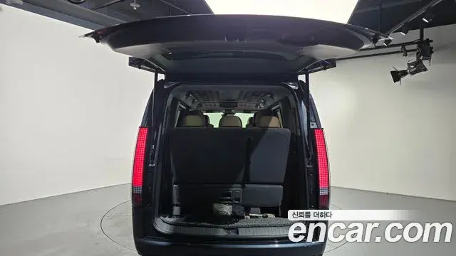 Hyundai Staria 2023 — Фото 18/20