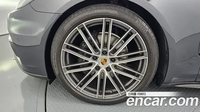 Porsche Panamera 2018 — Фото 5/20