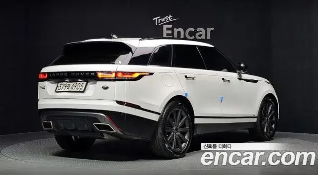 Land Rover Range Rover Velar 2018 — Photo 10/20