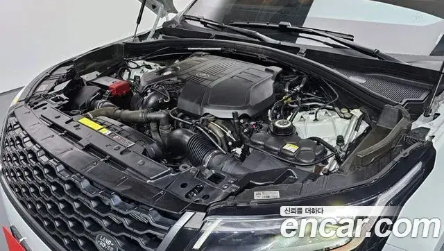 Land Rover Range Rover Velar 2018 — Photo 13/20