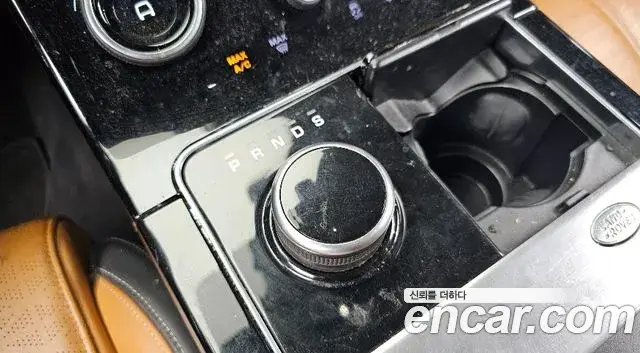 Land Rover Range Rover Velar 2018 — Photo 19/20