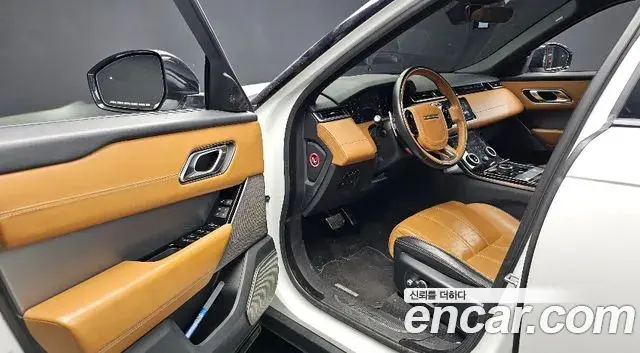 Land Rover Range Rover Velar 2018 — Photo 8/20