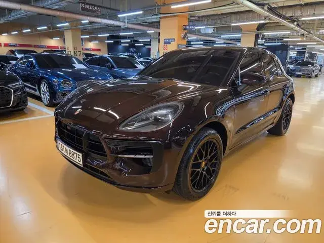 Porsche Macan 2020 — Фото 1/20