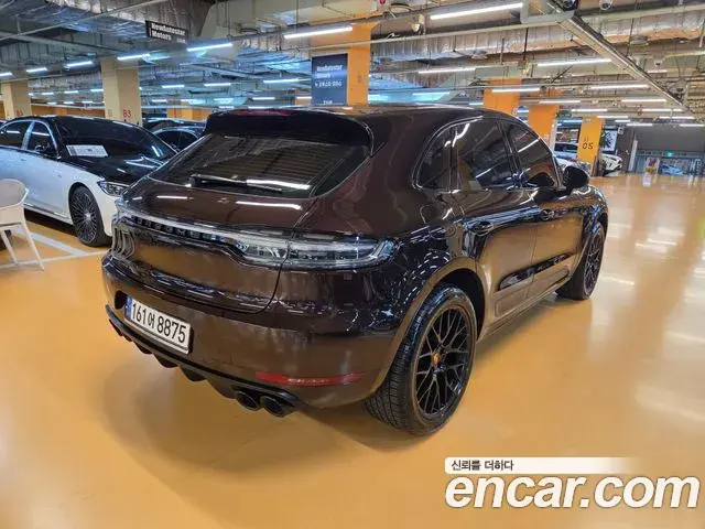 Porsche Macan 2020 — Фото 2/20