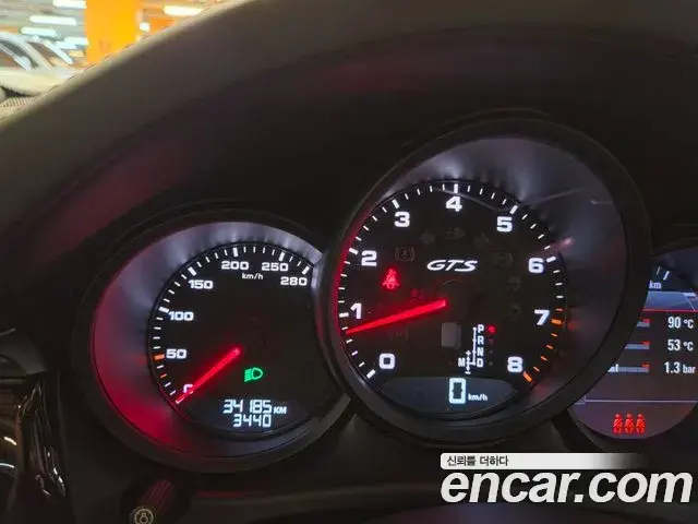 Porsche Macan 2020 — Фото 8/20