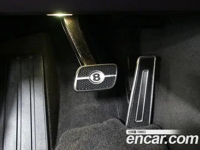 Bentley Flying Spur 2020 — ფოტო 12/20