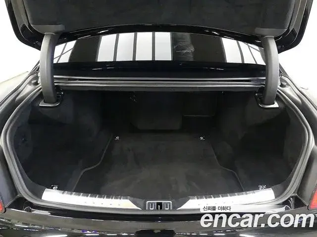 Bentley Flying Spur 2020 — ფოტო 4/20