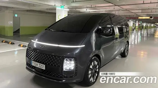 Hyundai Staria 2021 — Фото 1/11