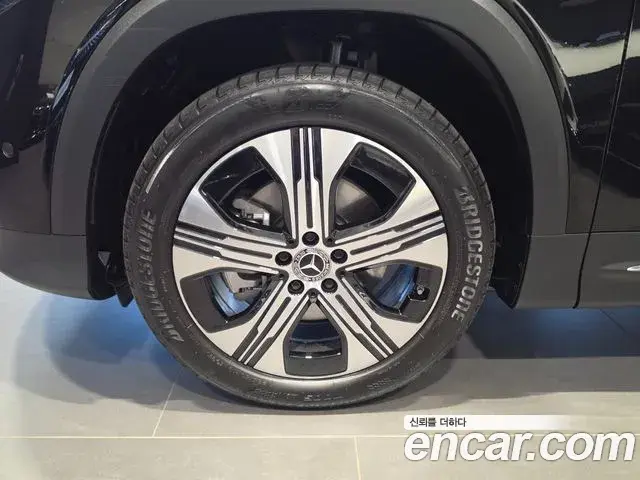 Mercedes-Benz EQB 2025 — Photo 11/20