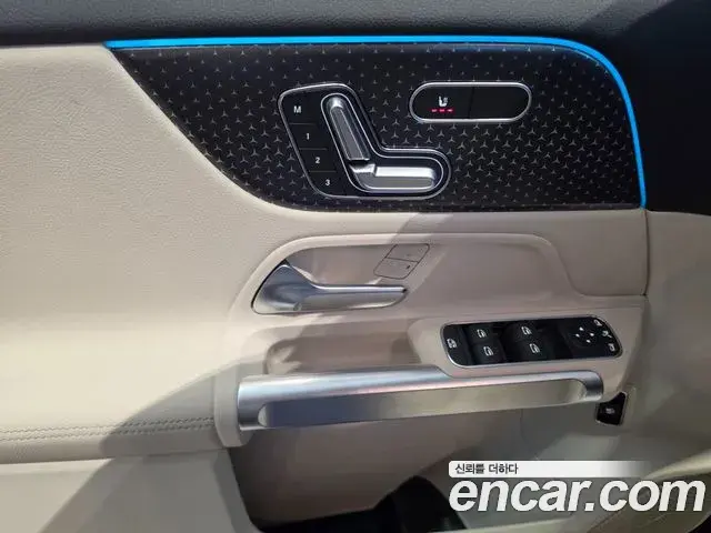 Mercedes-Benz EQB 2025 — Photo 16/20