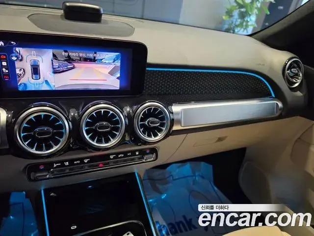 Mercedes-Benz EQB 2025 — Photo 8/20