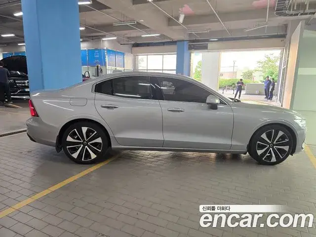Volvo S60 2023 — Фото 5/6