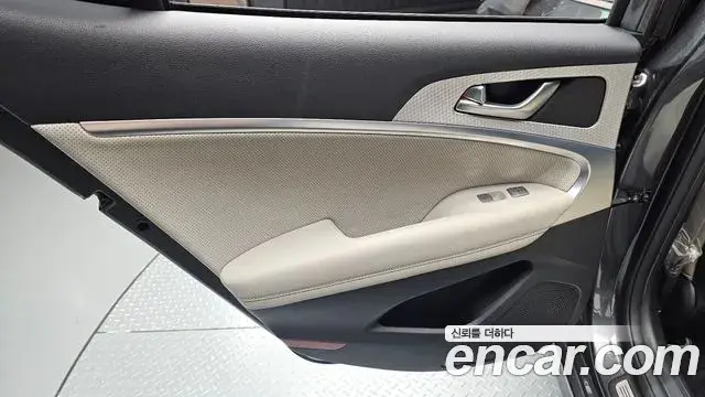Genesis G70 2021 — ფოტო 25/35