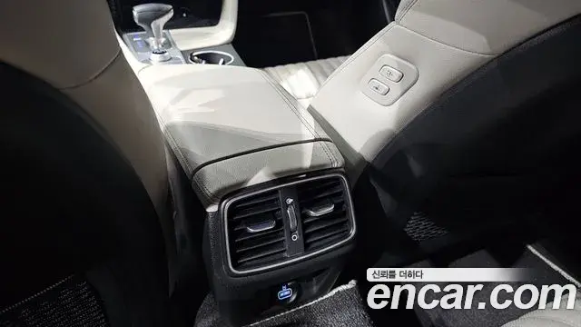 Genesis G70 2021 — ფოტო 14/35