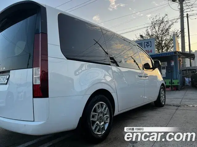 Hyundai Staria 2024 — Фото 2/19