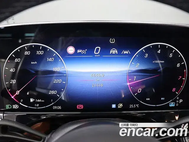 Mercedes-Benz E-Class 2024 — Photo 20/20