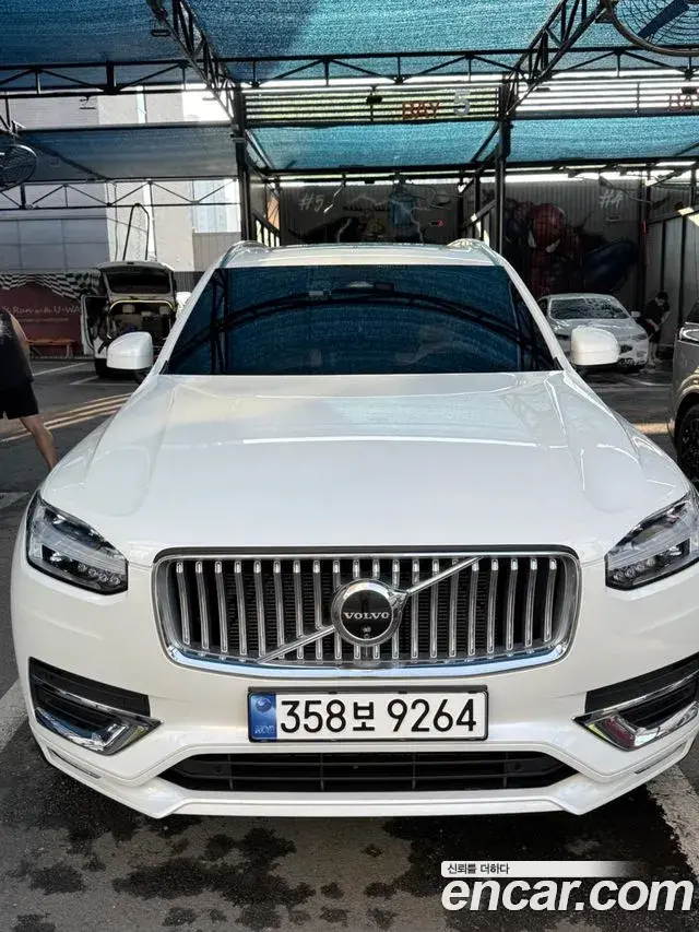 Volvo XC90 2023 — ფოტო 1/7
